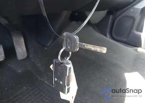 2015 Chevrolet Silverado 1500 1Lt из США, поврежденный, VIN 3GCUKREH0FG142934